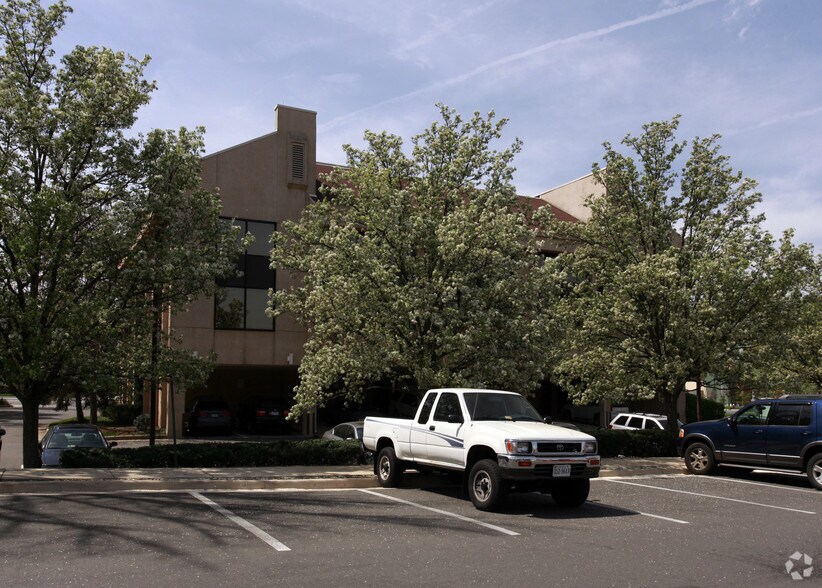 More Photos Of 2911 Hunter Mill Rd, Oakton Office For Lease