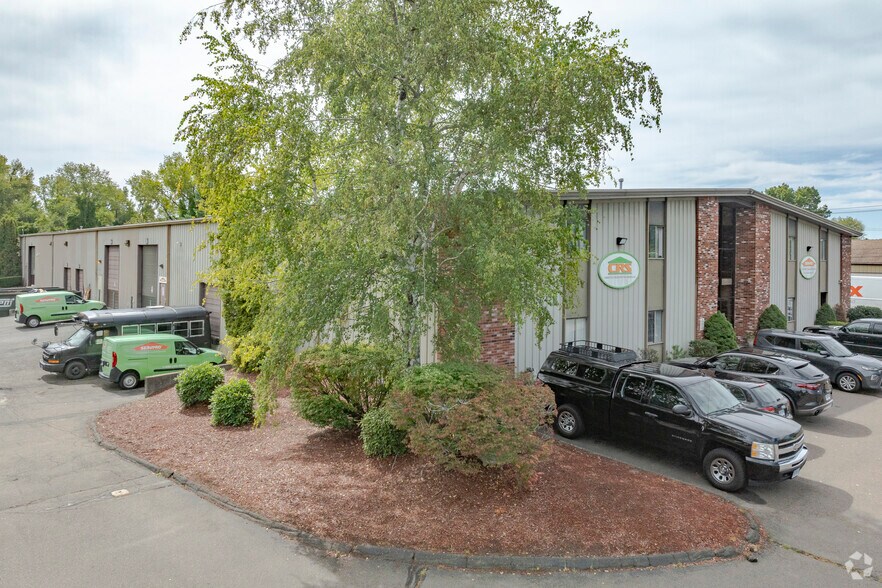 More Photos Of 1 Corporate Dr, North Haven Warehouse For Lease