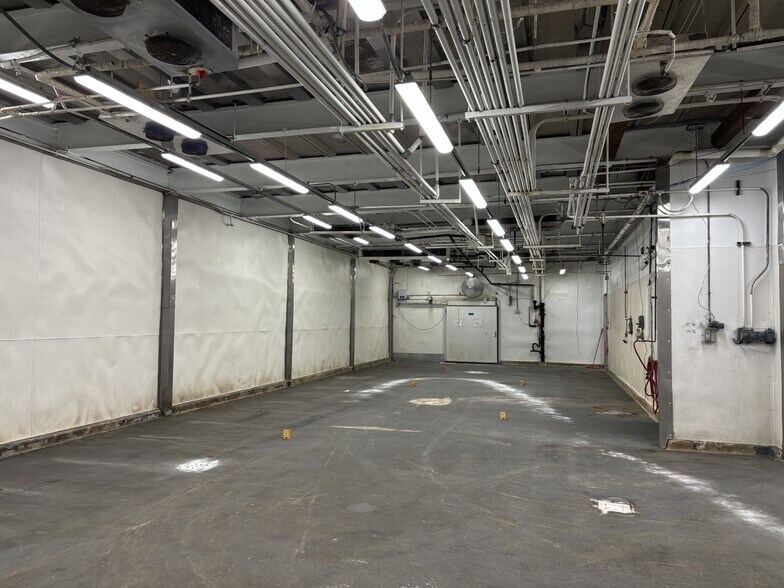 More Photos Of 2150 W Carroll Ave, Chicago Food Processing For Sale
