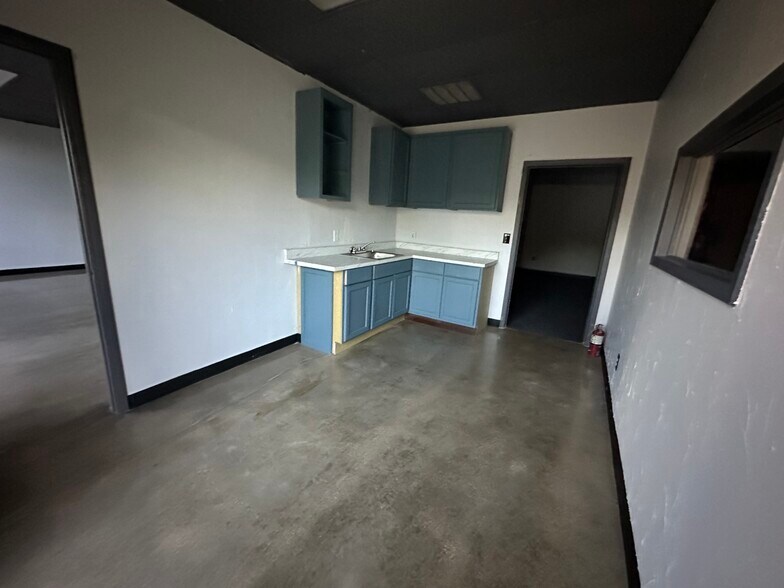 More Photos Of 1103 Keller Pky, Keller Light Distribution For Lease