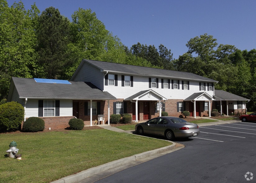 More Photos Of 82 Berry Dr, Newnan Apartments For Sale