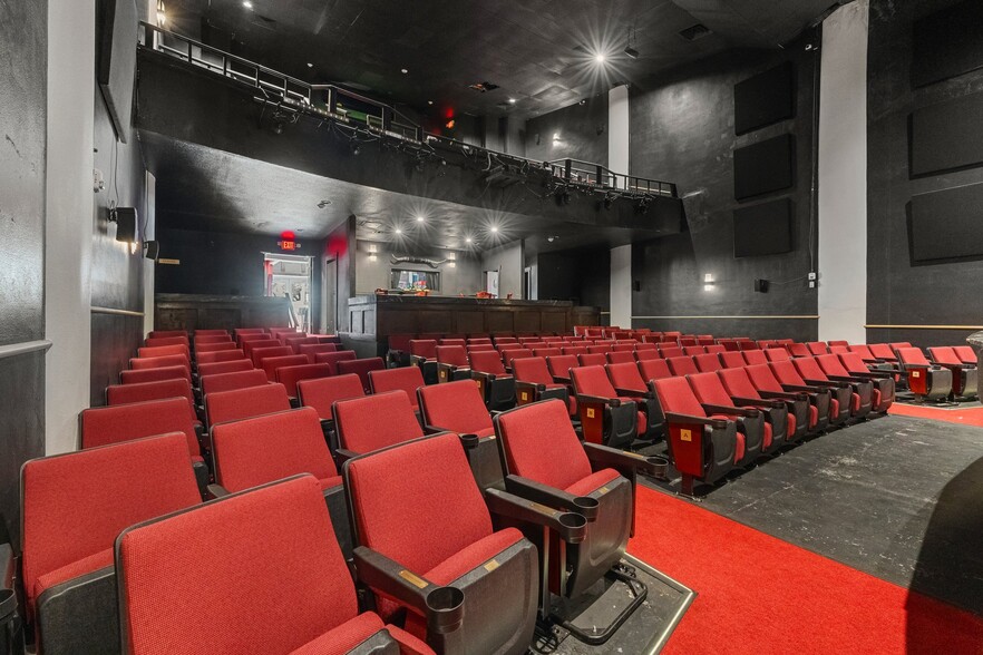 More Photos Of 110 W Main St, Waxahachie Theater Concert Hall For Lease