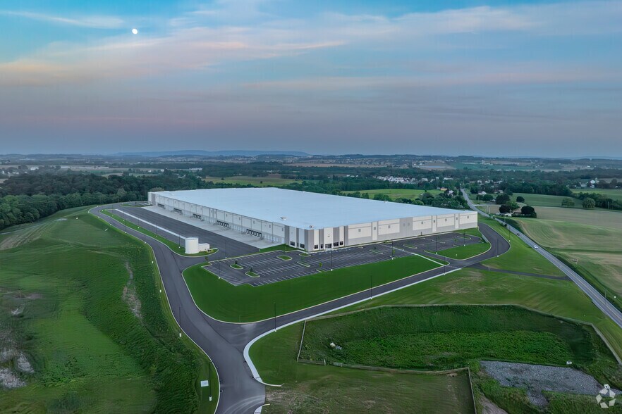 More Photos Of 200 Central Blvd, Myerstown Warehouse For Lease