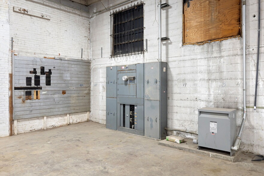 More Photos Of 205 N Park Ave, Pomona Warehouse For Lease