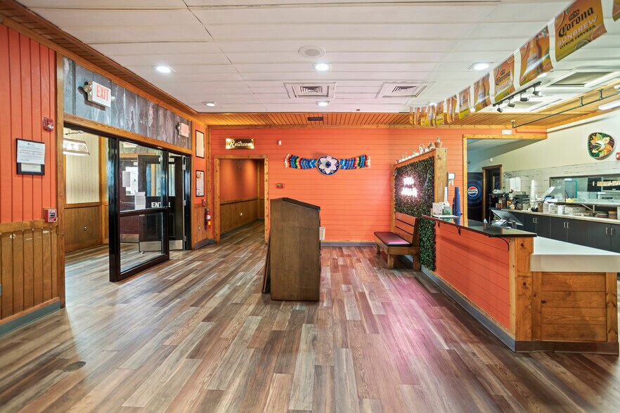 More Photos Of 762 Veterans Pky, Hinesville Restaurant For Sale