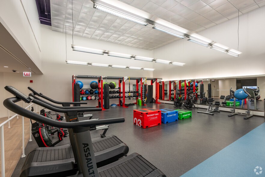 More Photos Of 333 S Wabash Ave, Chicago Office For Lease