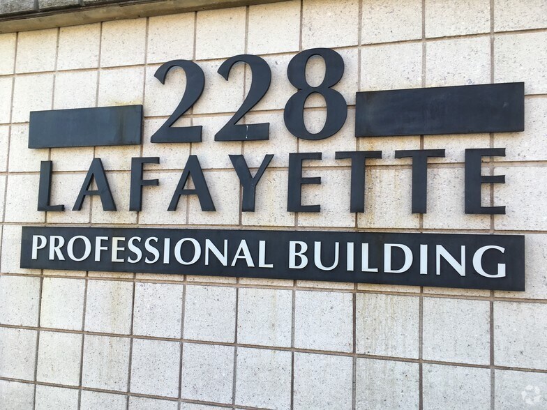 More Photos Of 228 Lafayette St, Newark Medical For Lease