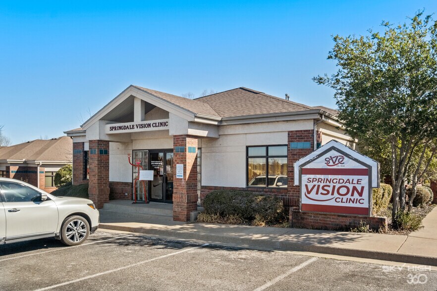 More Photos Of 3291 S Thompson St, Springdale Unknown For Lease