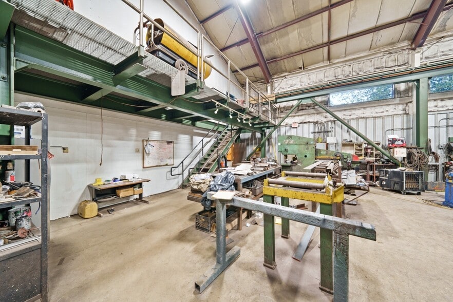 More Photos Of 955 Burnt Meadow Rd, Hewitt Manufacturing For Sale