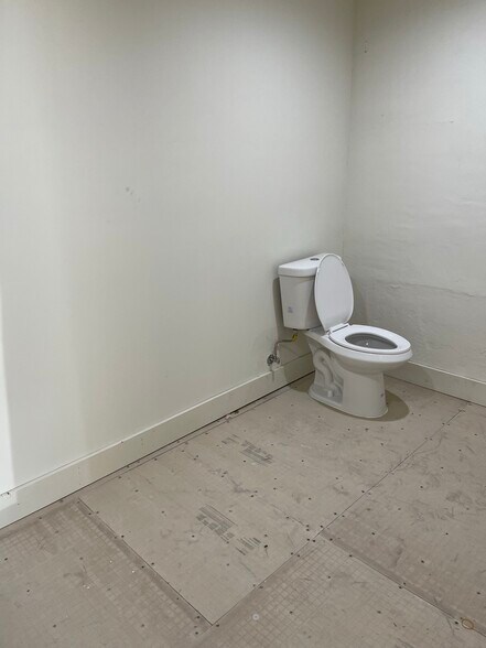 More Photos Of 7639 Foothill Blvd, Tujunga Storefront For Lease