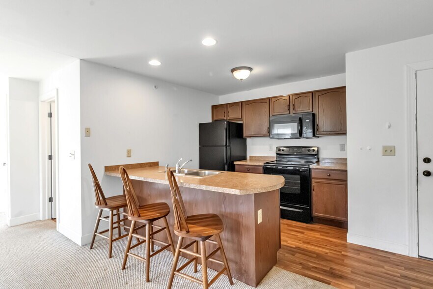 More Photos Of 38 Washington St, Ellicottville Storefront For Sale