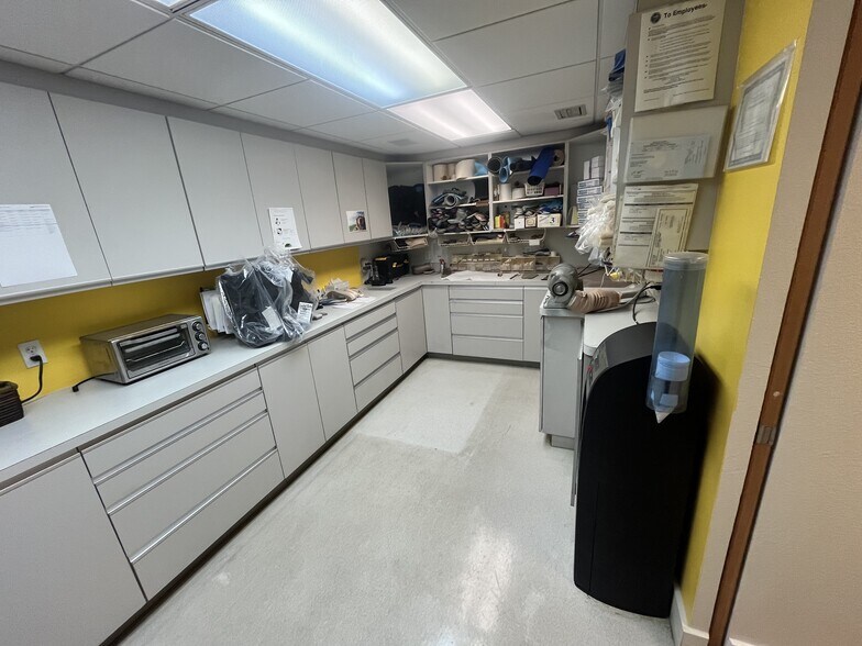 More Photos Of 4717 Swift Rd, Sarasota Medical For Sale