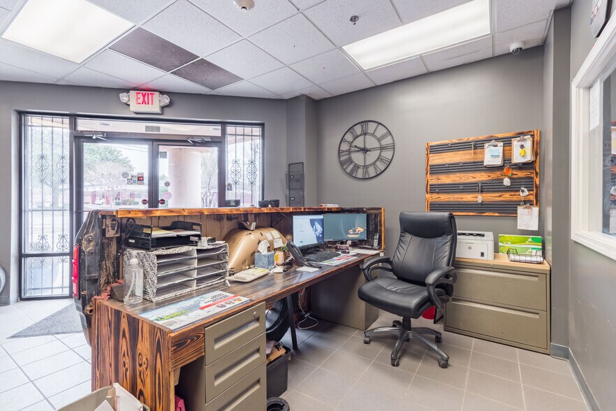 More Photos Of 111 N 12th St, West Columbia General Retail For Sale