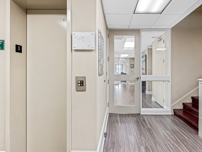 More Photos Of 401 N Main St, Hendersonville Storefront Retail Office For Sale