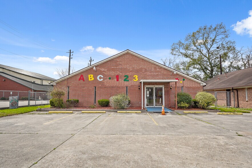 More Photos Of 3711 W Orem Dr, Houston Religious Facility For Sale