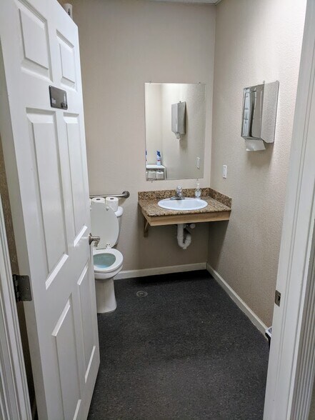 More Photos Of 123-151 12th St SW, Loveland Manufacturing For Sale