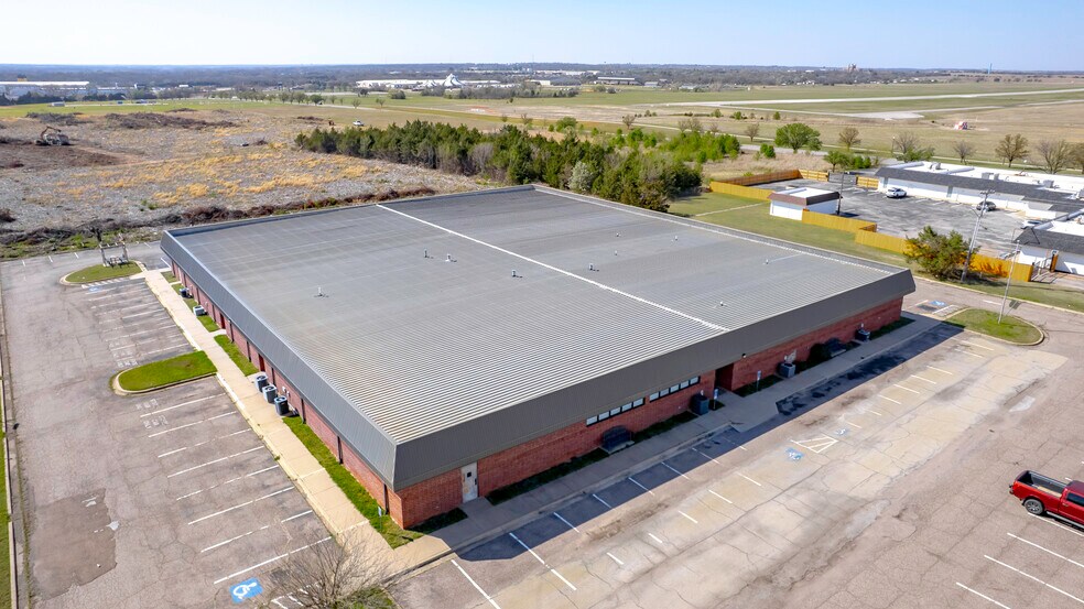 More Photos Of 1400 N Kennedy Ave, Shawnee Office For Sale