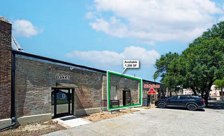 More Photos Of 4500-4512 S Flores St, San Antonio Storefront Retail Office For Lease