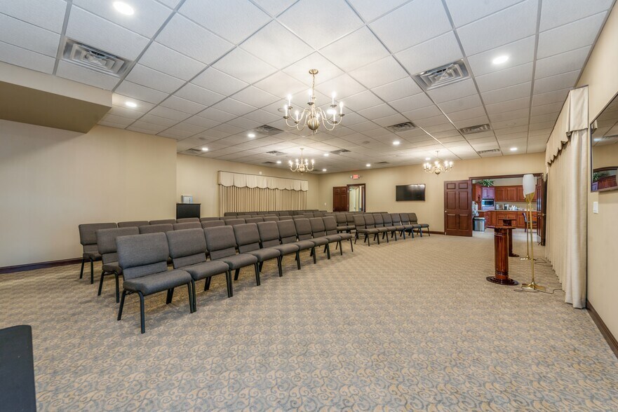 More Photos Of 1745 S Eastwood Dr, Woodstock Bank For Sale