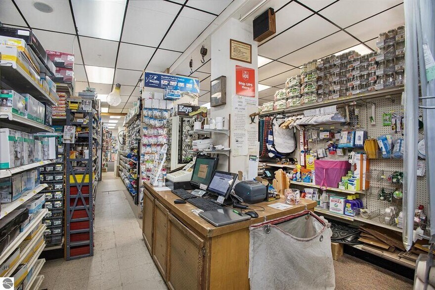 More Photos Of 310 Main St, Frankfort Storefront For Sale