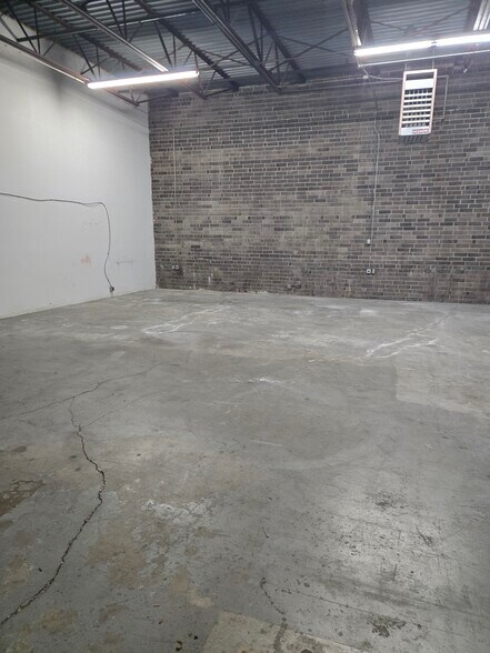 More Photos Of 1007 Norwalk St, Greensboro Warehouse For Lease