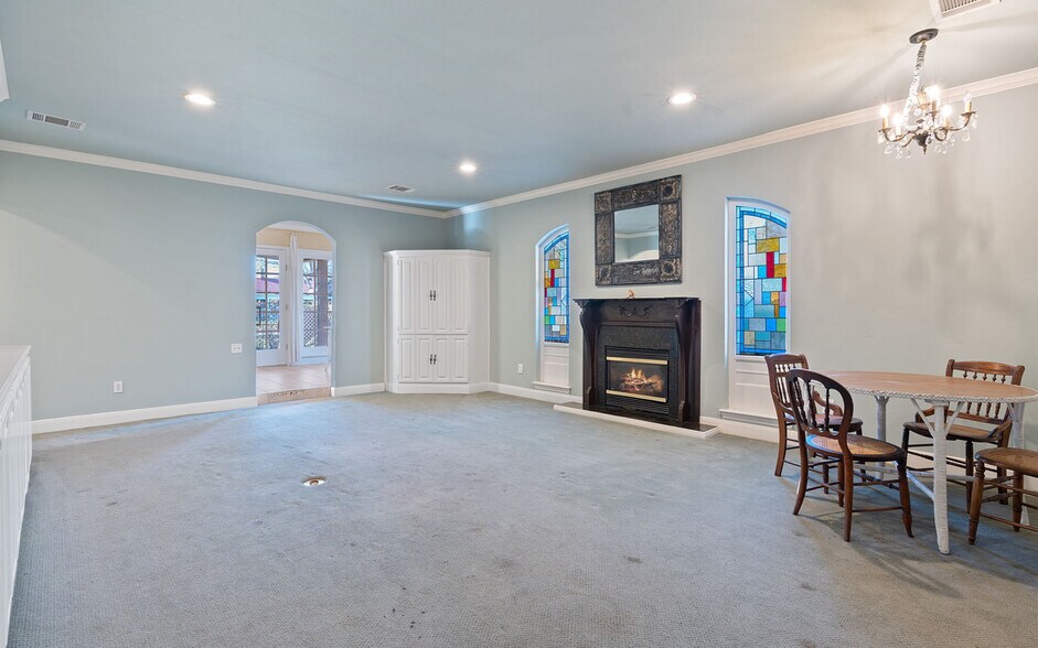 More Photos Of 762 S Guadalupe St, Lockhart Specialty For Sale