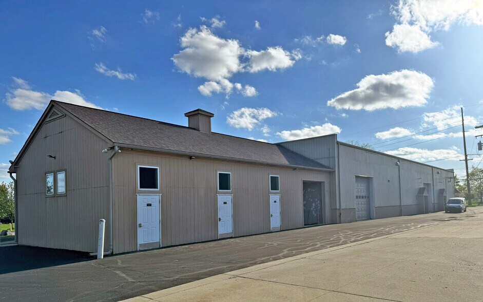 More Photos Of 1438 N Crooks Rd, Clawson Warehouse For Sale