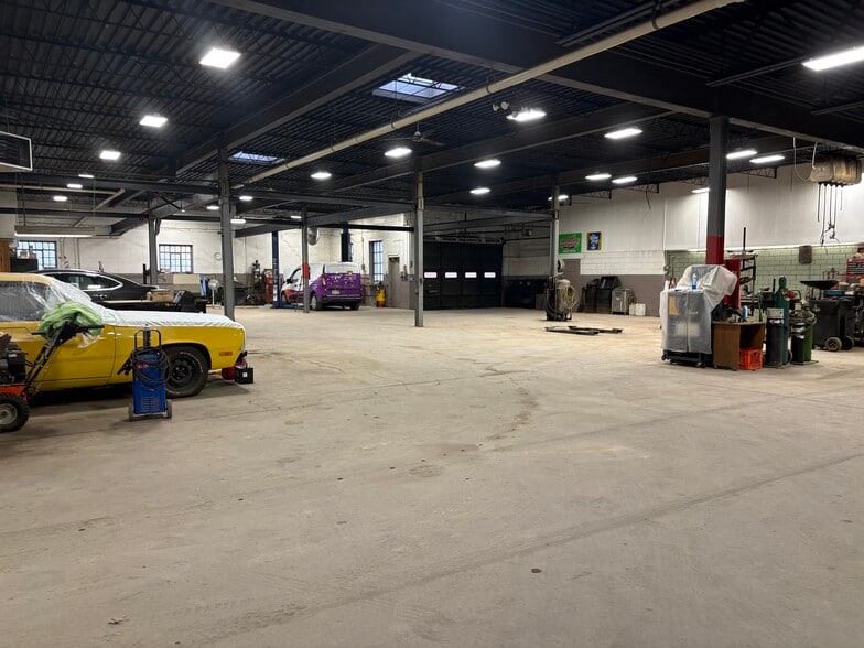 More Photos Of 110 Penn Ave, Pittsburgh Auto Dealership For Sale