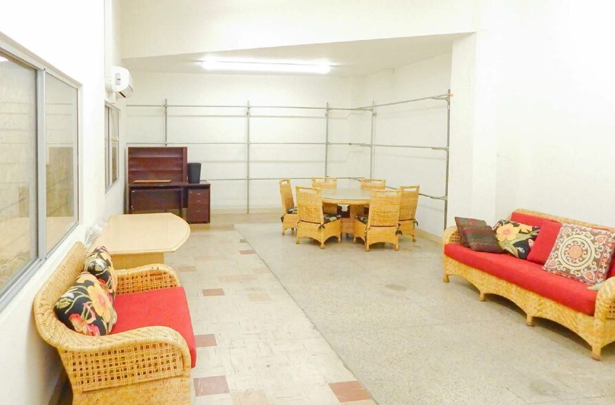 More Photos Of 1232 E Washington Blvd, Los Angeles Warehouse For Lease