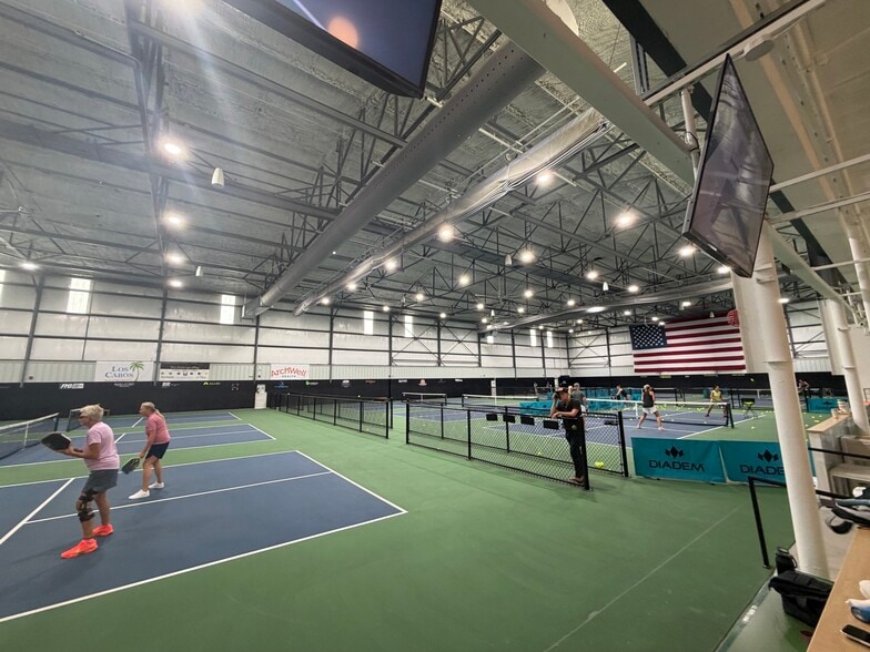 More Photos Of 2795 E 91st St, Tulsa Sports And Entertainment For Sale