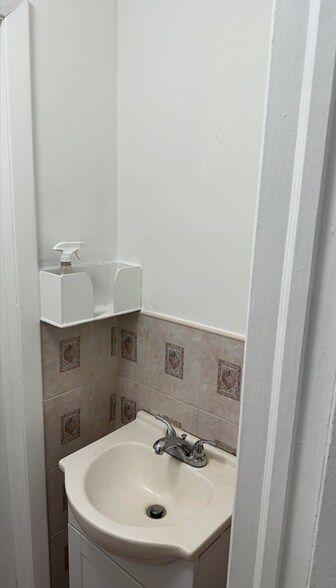 More Photos Of 15009 89th St, Howard Beach Office Residential For Lease