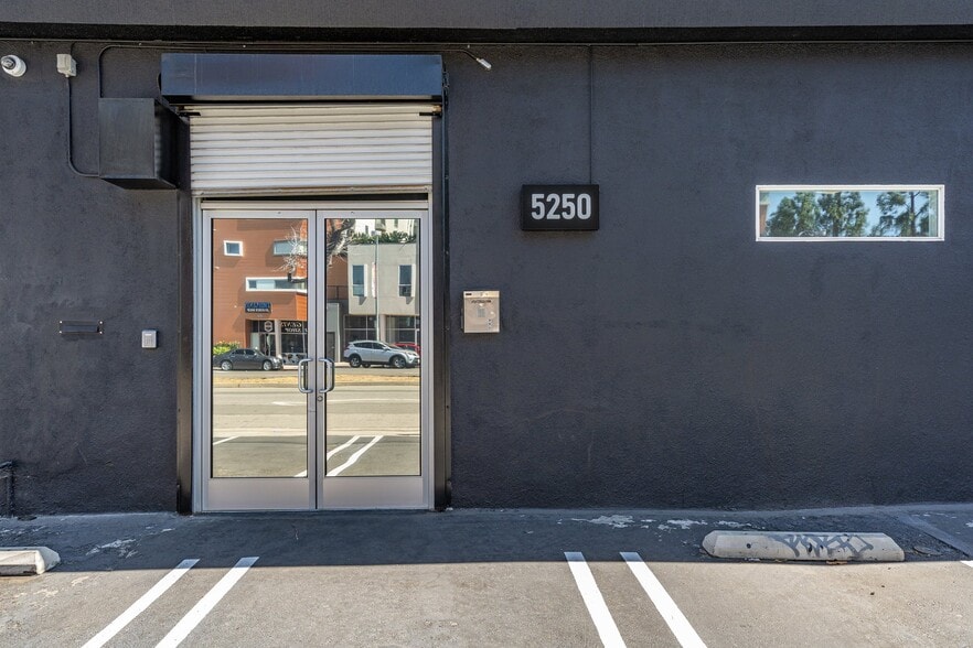 More Photos Of 5250 Vineland Ave, North Hollywood Loft Creative Space For Lease