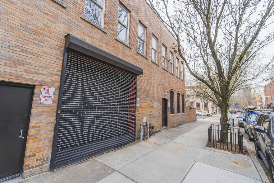 More Photos Of 102-106 Calyer St, Brooklyn Office For Sale