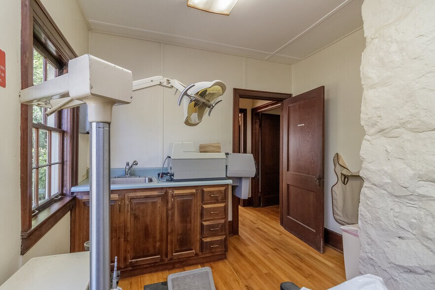 More Photos Of 615 Patterson, LaFayette Medical For Sale