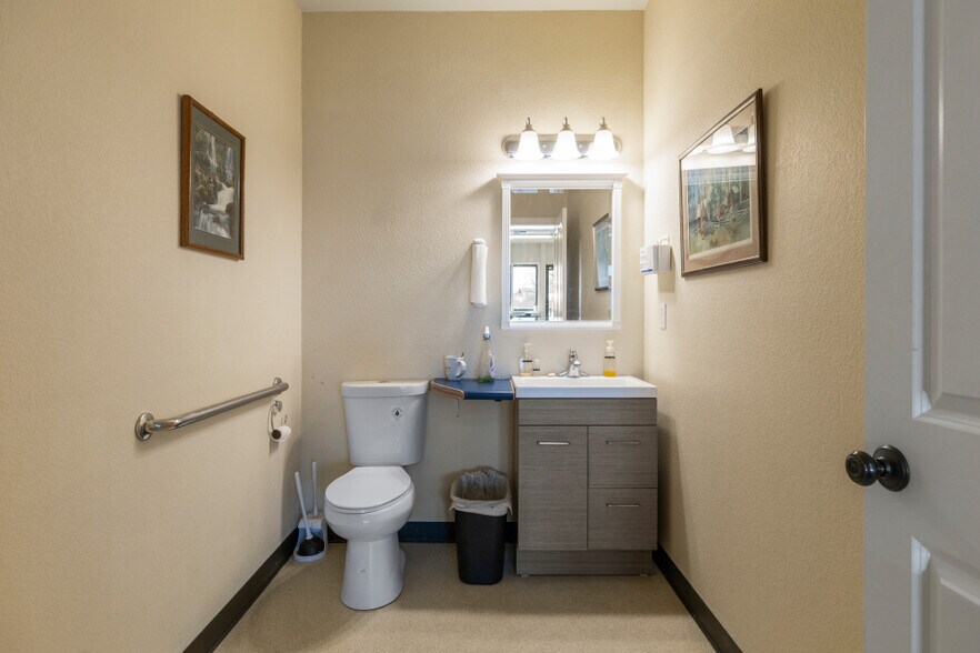 More Photos Of 2815 Laverne Ave, Klamath Falls Flex For Sale