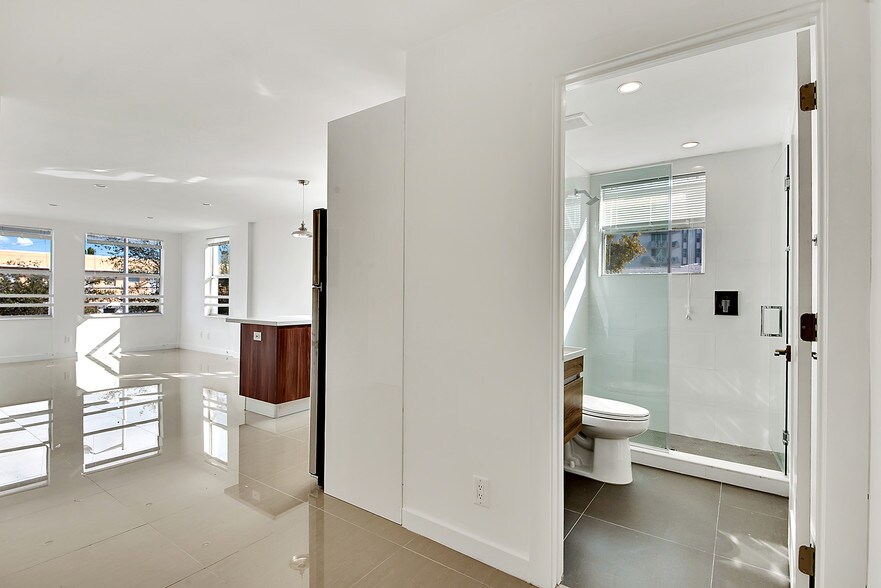 More Photos Of 924 Marseille Dr, Miami Beach Apartments For Sale
