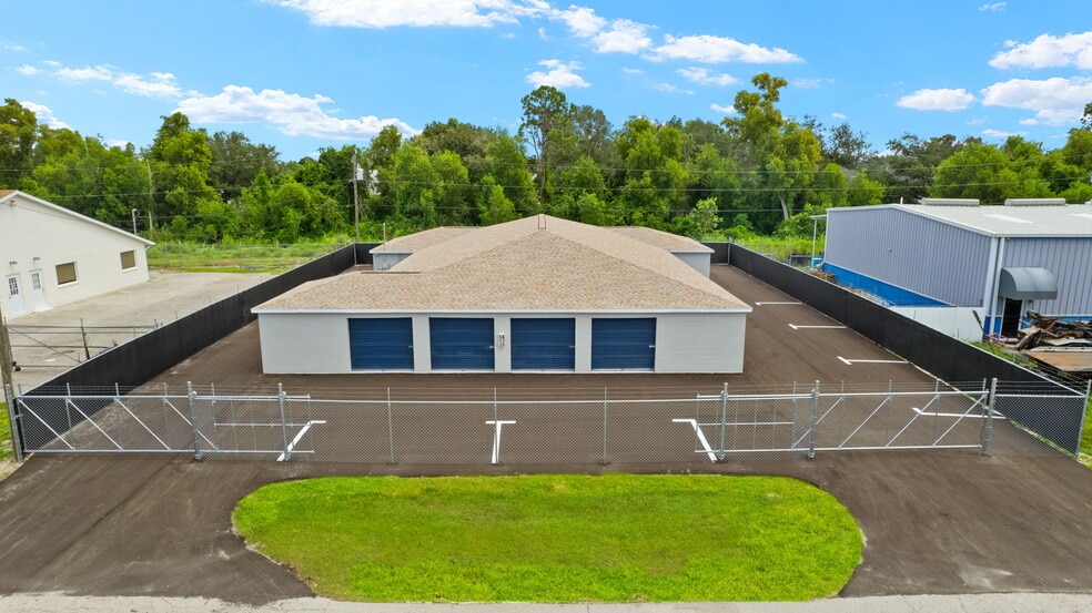 More Photos Of 17517 Rockefeller Cir, Fort Myers Self Storage For Sale