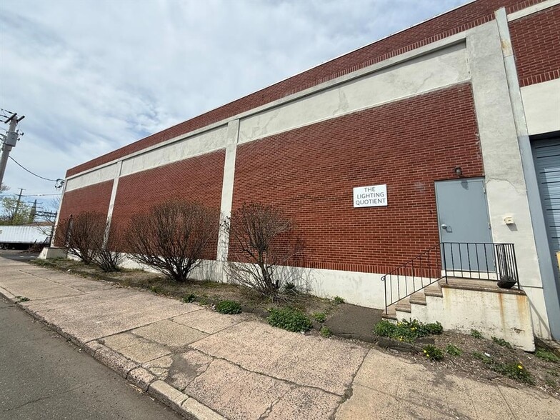 More Photos Of 135 Wood St, West Haven Warehouse For Lease