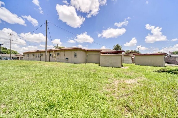 More Photos Of 1340 N Woodland Blvd, Deland Hotel For Sale
