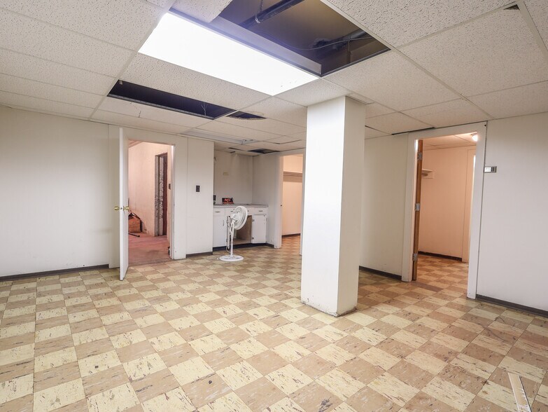 More Photos Of 5002 50 st, Stettler Flex For Sale