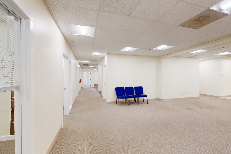 More Photos Of 5 Cherry Hill Dr, Danvers Medical For Lease