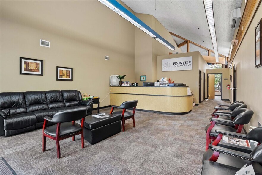 More Photos Of 1390 Waverly Dr SE, Albany Medical For Lease