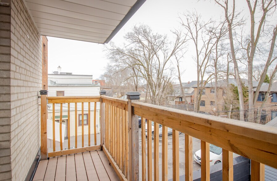 More Photos Of 3263 Lake Shore Blvd W, Toronto Dormitory For Sale