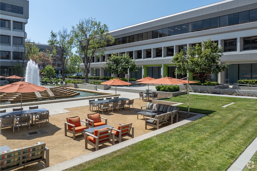 More Photos Of 2560 N 1st St, San Jose Loft Creative Space For Lease