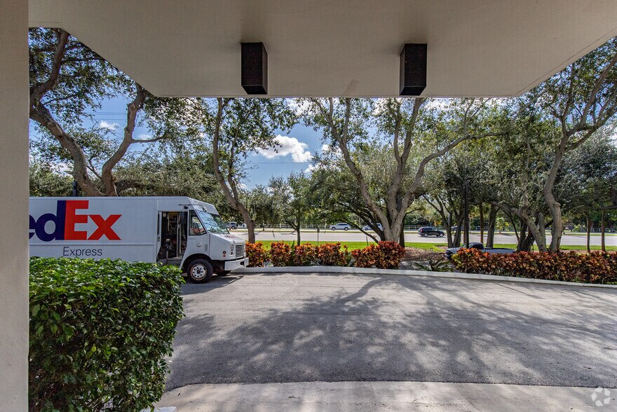 More Photos Of 1499 W Palmetto Park Rd, Boca Raton Office For Lease