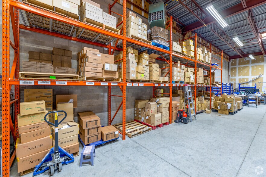 More Photos Of 50 W Wilmot St, Richmond Hill Manufacturing For Lease