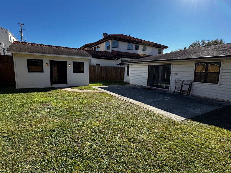 More Photos Of 4738 W. Alabama, Houston Loft Creative Space For Lease