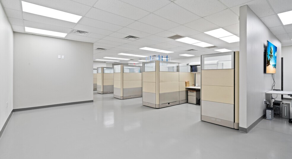 More Photos Of 3664 Walnut Bend Ln, Houston Flex For Lease