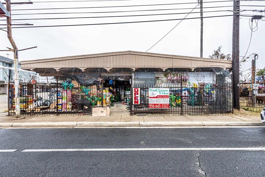 More Photos Of 3002 Santa Ursula Ave, Laredo General Retail For Sale