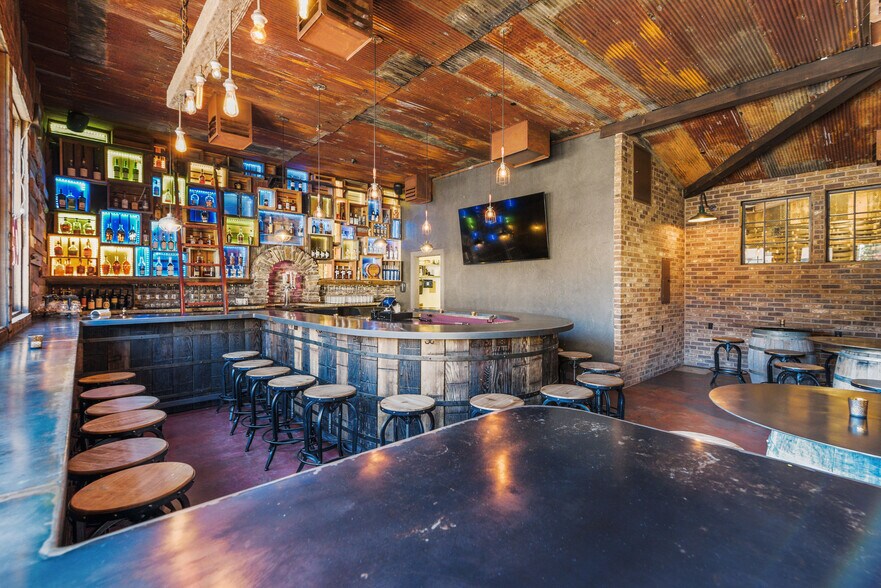 More Photos Of 208 S Green St, Sonora Restaurant For Sale